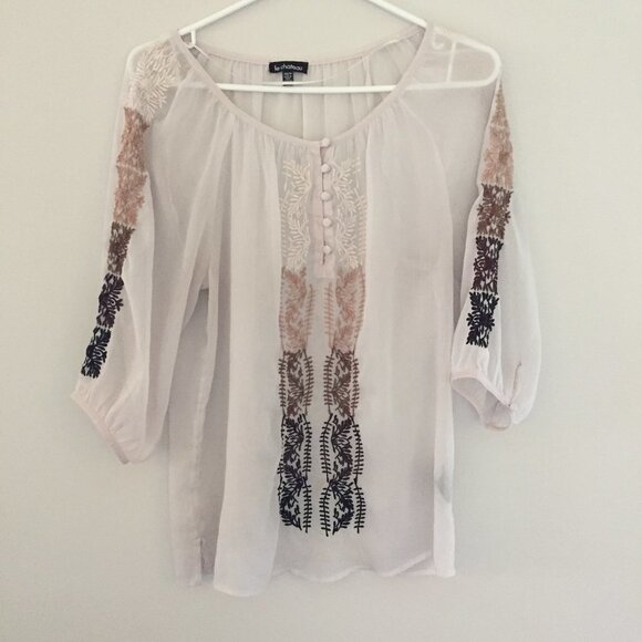Le Chateau Bohemian Sheer Embroidered 3/4 Sleeve unic - Picture 2 of 10